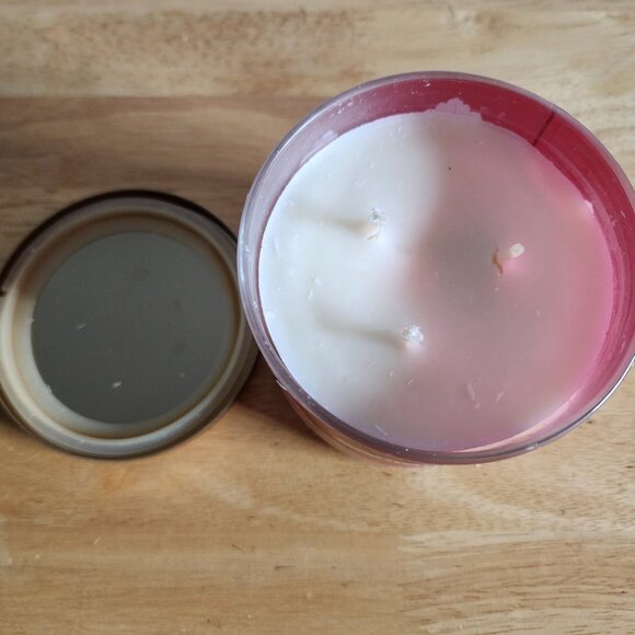 Bath & Body Works Cinnamon Stick Candle - Red with Gold Lid - Picture 2 of 4